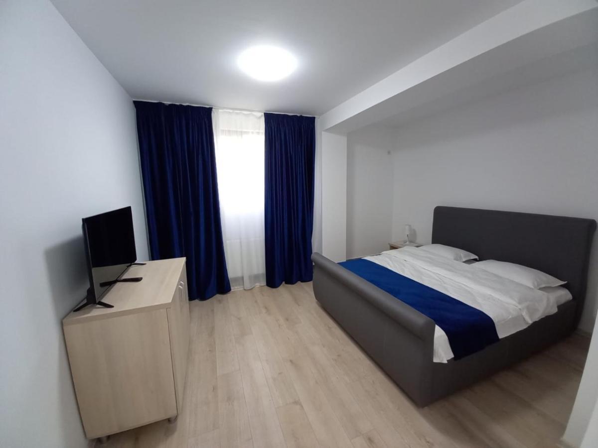 Hotel Ema&Zain Bukares Bagian luar foto