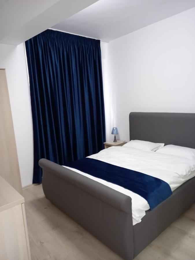 Hotel Ema&Zain Bukares Bagian luar foto