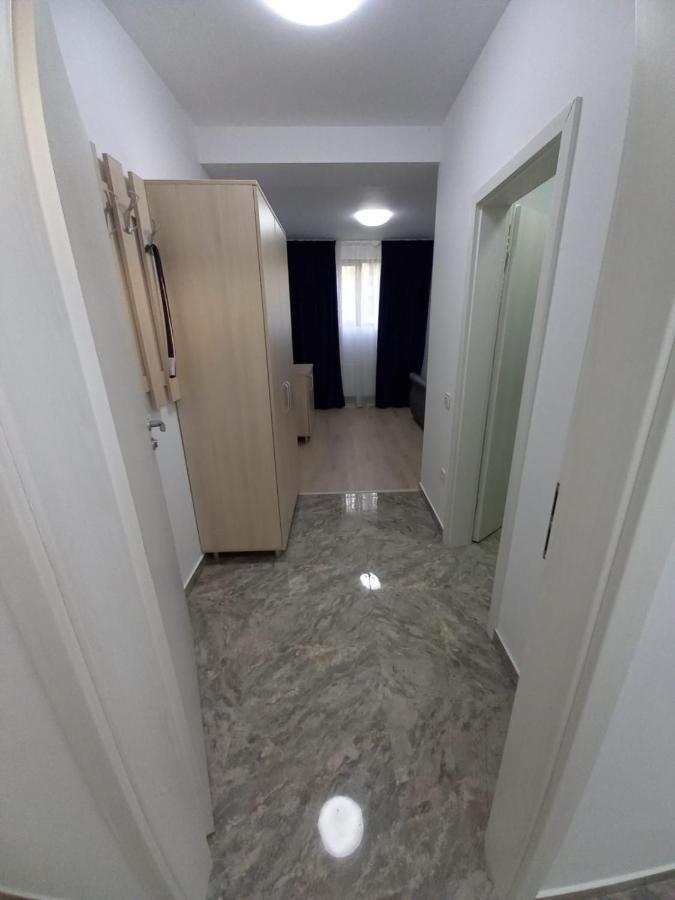 Hotel Ema&Zain Bukares Bagian luar foto