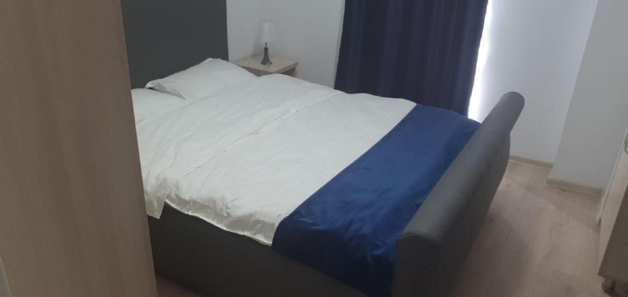 Hotel Ema&Zain Bukares Bagian luar foto